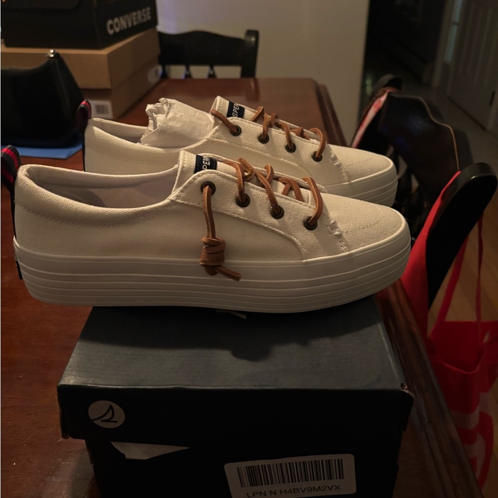 Sperry Crest Vibe White Sneakers